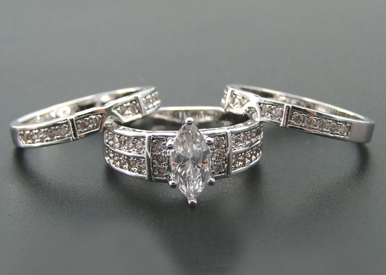 anneau de mariage de fiançailles d'or de 10K 14K, ODM naturel de bague à diamant de 0.68ct 56pcs