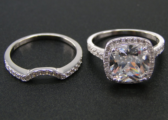 Fourche du halo 1.0ct Diamond Engagement Wedding Rings 53PCS plaçant le type