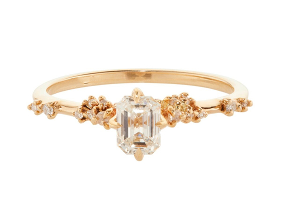 La mode Emerald Cut Diamond Ring, griffe a placé la pierre de Ring With 6×8mm d'engagement