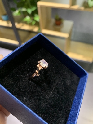 coupe de rond de fleur de feuille de 14K Rose Gold Moonstone Wedding Rings
