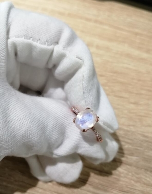 l'ovale de l'or 14K blanc a coupé des anneaux de Ring With CZ d'anniversaire de femmes d'engagement de Moonstone