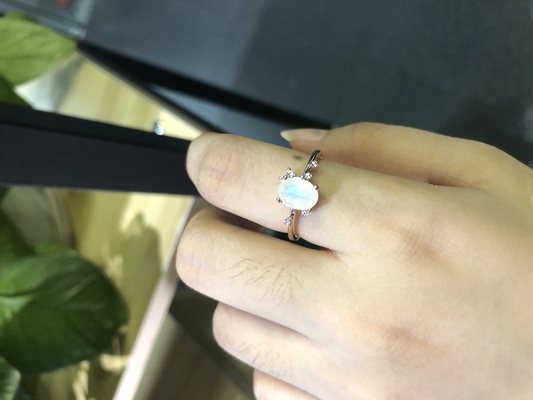 l'ovale de l'or 14K blanc a coupé des anneaux de Ring With CZ d'anniversaire de femmes d'engagement de Moonstone