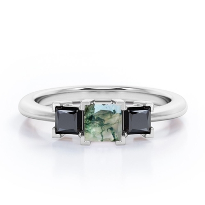 V-fourche carrée minimaliste - 0,45 princesses de TCW Cut Moss Green Agate avec l'engagement de Trois-pierre créé par laboratoire