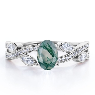 Croisement au-dessus de bague de fiançailles en filigrane laiteuse opaque formée de Ring In 18K d'engagement d'agate de Moss Green