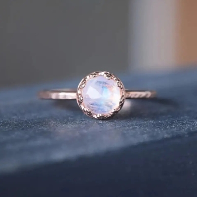 Halo Moonstone de coupe de poire de bijoux de Rose Gold Plated 925 Sterling Silver Rainbow Faceted Moonstone et bague de fiançailles de la CZ