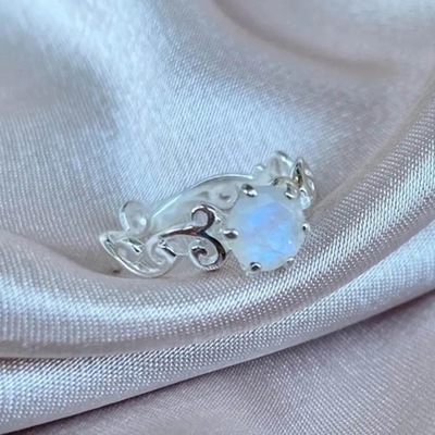 925 Sterling Silver Vine Manufacturer Round ont coupé l'engagement Ring Wholesale Women Jewelry Rings de Moonstone d'arc-en-ciel