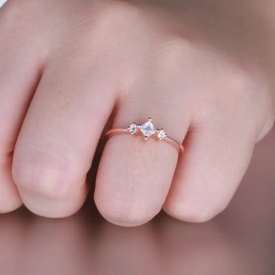 Anneau à la mode pour l'anneau de princesse plaqué par or Cut Dainty Engagement de Sterling Silver Moonstone Ring Rose des femmes 925
