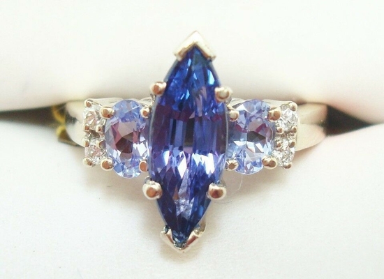 6,02 or blanc solide bleu naturel de l'anneau 18K de CTW Tanzanite
