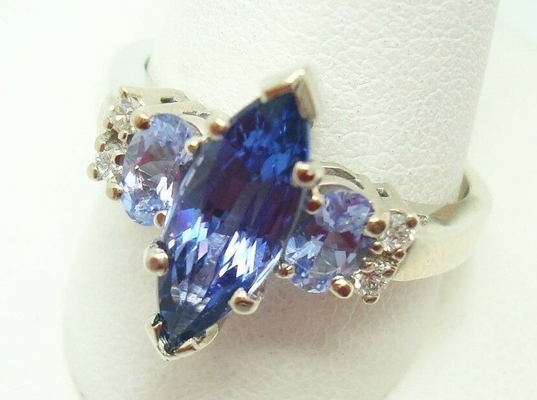 Anneau Sterling Silver Ring Jewelry de JewelersClub Tanzanite de conception de fleur avec l'accent blanc de la CZ