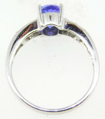 anneau naturel véritable de Tanzanite d'ovale de l'or 14k blanc avec la CZ