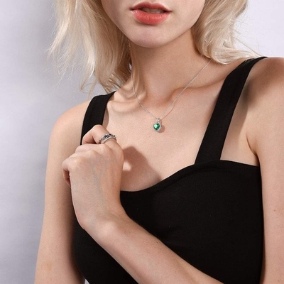 6,06 la pierre gemme de coupe de coeur du carat TCW a créé l'émeraude 925 Sterling Silver Necklace Pendant avec la chaîne librement 18