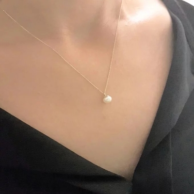 le collier 14K pendant pour des femmes est avec décoré une perle d'eau douce de 6MM
