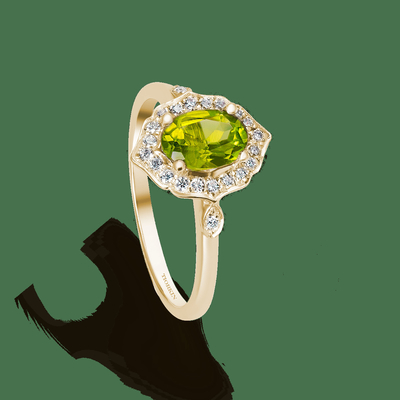 Beau d'or, élégant anneau ovale de peridot, forme de cru et peridot ovale naturel et lumineux