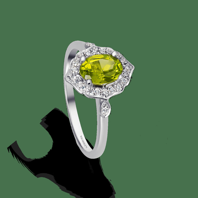 Beau d'or, élégant anneau ovale de peridot, forme de cru et peridot ovale naturel et lumineux