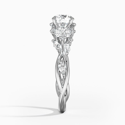 Sapphire Capella Three Stone Lab créée par laboratoire CZ Ring Set avec le saphir créé par laboratoire ovale bleu de 9x7mm