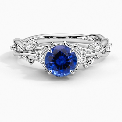 Sapphire Capella Three Stone Lab créée par laboratoire CZ Ring Set avec le saphir créé par laboratoire ovale bleu de 9x7mm