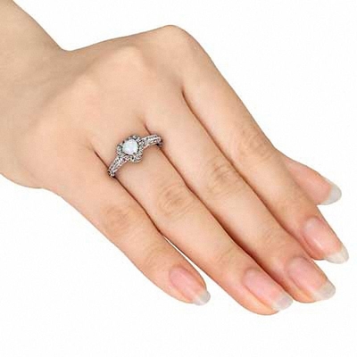 opale en forme de coeur de 5.0mm et 1/8 CT. Anneau de cadre de T.W. CZ en Sterling Silver