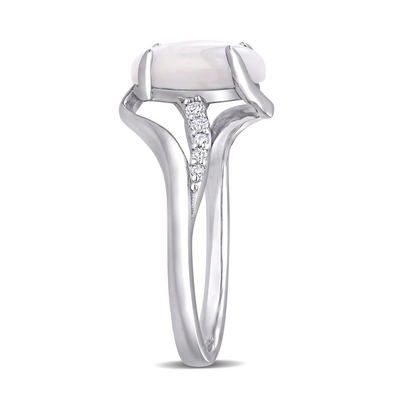 Opale ovale et 1/15 CT. Anneau de jambe de fente de passage de T.W. CZBy en Sterling Silver