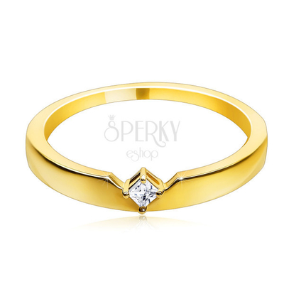 anneau d'or 9K - avec un Zircon carré coupé et saillant placez dans un bâti Quatre point