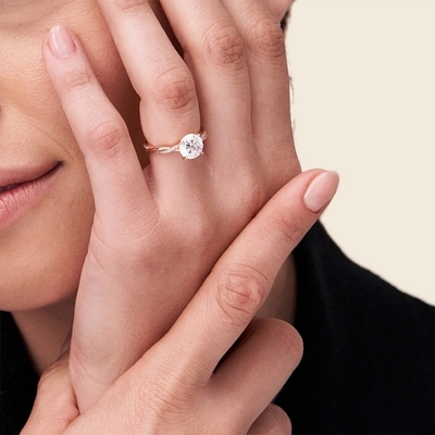 Petit or jaune tordu de Diamond Engagement Ring In 9k de vigne