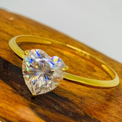 Or de jaune de l'anneau 18K des femmes d'engagement de solitaire de Moissanite de coeur