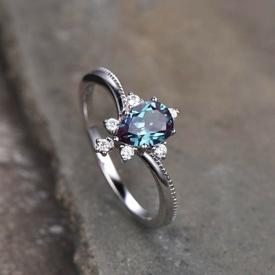 Les bijoux de 925 Sterling Silver Synthetic Alexandrite Stone, laboratoire de 8MM ont créé des anneaux d'Alexandrite