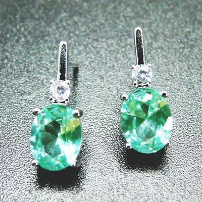 Boucle d'oreille à spinelle d'engagement d'argent de bijoux de vert ovale de coupe pour des femmes