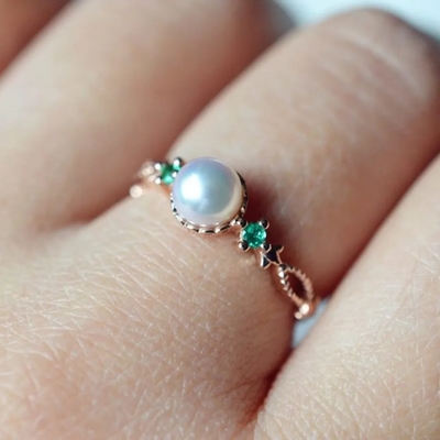 Vert d'eau douce naturel plaqué Emerald Vintage Engagement Ring In Sterling Silver de perle de coupe ronde