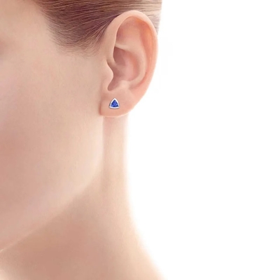 925 boucles d'oreille classiques minuscules de trillion de coupe de la CZ de bijoux de boucles d'oreille de Sterling Silver Solitaire Blue Tanzanite de goujon de Tanzanite