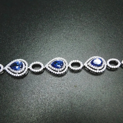 Bracelet étonnant argenté de qualité de Tanzanite de coupe de poire pour des femmes