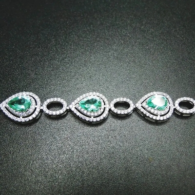 Bracelet étonnant argenté de qualité de Tanzanite de coupe de poire pour des femmes