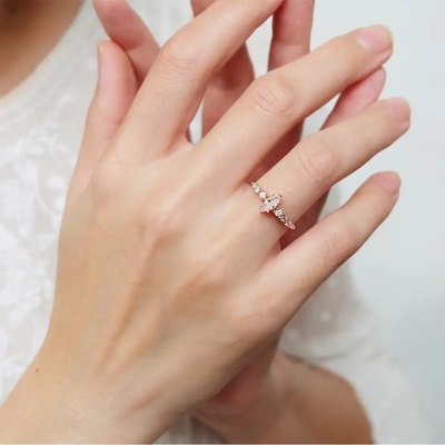 Anneau argenté minimaliste de bijoux de femmes de Marquise Cut Pink Morganite S925 de conception d'engagement