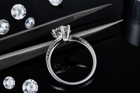 1.30CT les femmes blanches d'engagement de Moissanite et de Sapphire Platineve Diamonds Jewelry sonnent