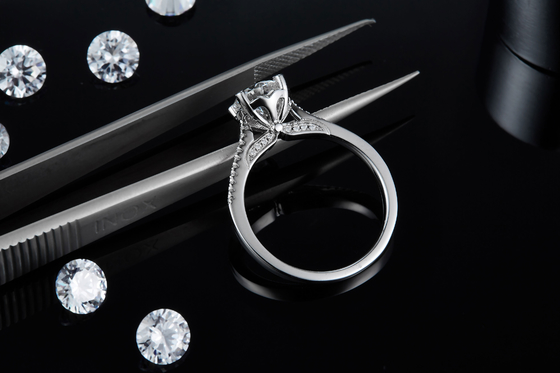 Anneaux faits sur commande minimalistes de Diamond Moissanite Engagement Rings Promise pour des femmes