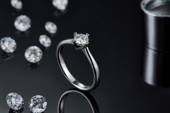 9K avec Madame minimaliste Ring de mosaïque de bijoux argentés de Moissanite