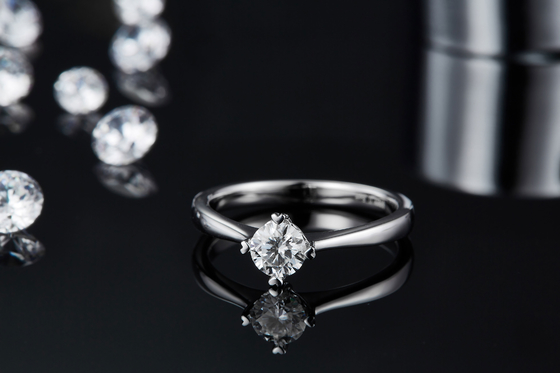 9K avec Madame minimaliste Ring de mosaïque de bijoux argentés de Moissanite