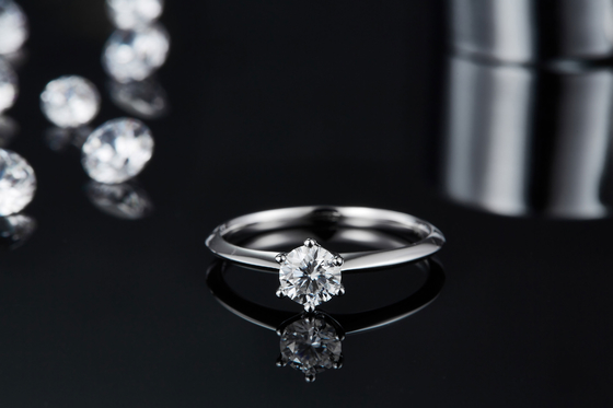 9K avec la coupe argentée Moissanite blanc Diamond Minimalist Wedding Jewelry d'anneau