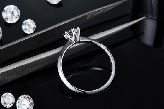 9K avec la coupe argentée Moissanite blanc Diamond Minimalist Wedding Jewelry d'anneau