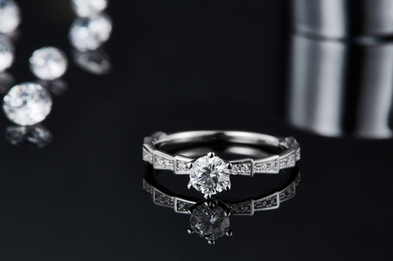 Moissanite blanc anneau unique de Sytle et de Sapphire Platineve Diamonds Jewelry Women