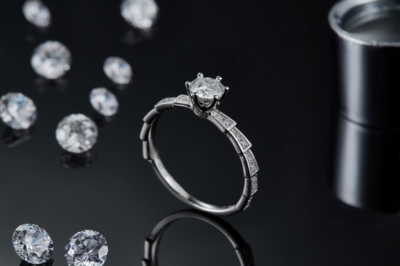Moissanite blanc anneau unique de Sytle et de Sapphire Platineve Diamonds Jewelry Women