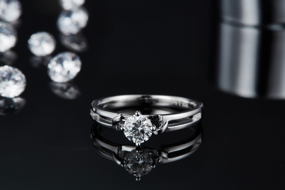 Place blanche Moissanite et Sapphire Platineve Diamonds Jewelry Women Ring With Silver 1.94CTW