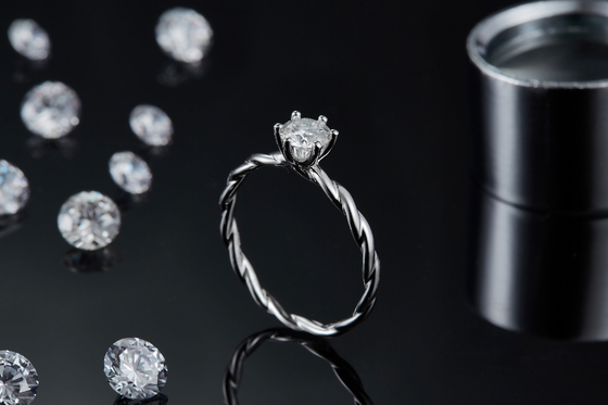Les fiançailles de Moissanite pour l'or blanc d'alliance de Ring Set Diamonds And Sapphire de femmes pavent