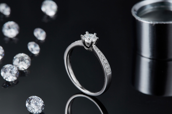 Or blanc Moissanite Ring Vintage Engagement Ring de la bague de fiançailles 14K de Milgrain Moissanite