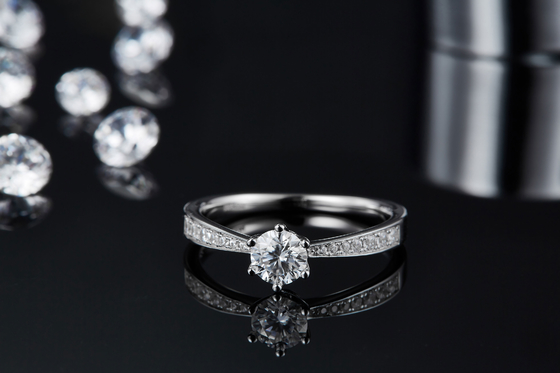 Or blanc Moissanite Ring Vintage Engagement Ring de la bague de fiançailles 14K de Milgrain Moissanite