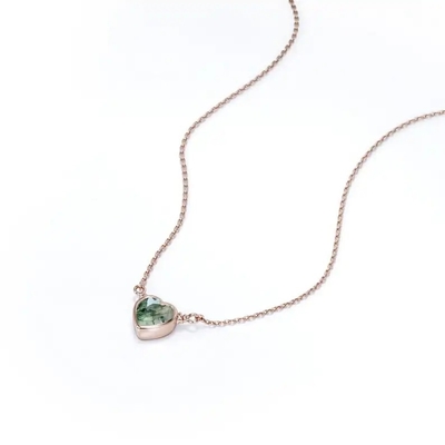 925 lumière naturelle simple argentée Moss Agate Necklace For Sale en forme de coeur vert élégant brillant
