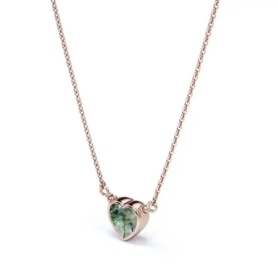 925 lumière naturelle simple argentée Moss Agate Necklace For Sale en forme de coeur vert élégant brillant