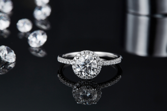 925 anneaux de Sterling Silver Jewelry Moissanite Engagement autour d'anneau savoureux formé de bande