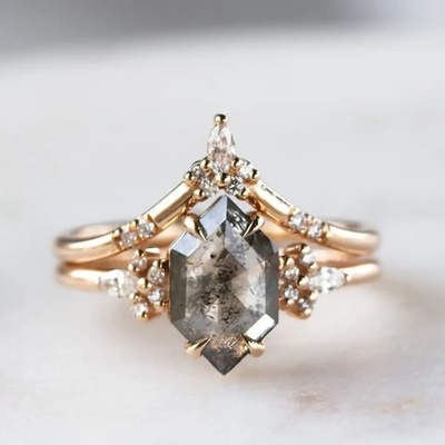 L'hexagone a coupé le sel et le poivre CZ Moissanite 925 Ring Curved Matching argenté