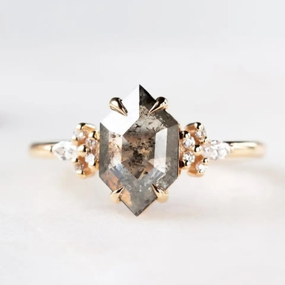 L'hexagone a coupé le sel et le poivre CZ Moissanite 925 Ring Curved Matching argenté