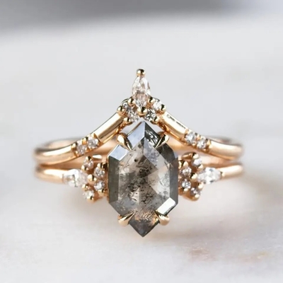 L'hexagone a coupé le sel et le poivre CZ Moissanite 925 Ring Curved Matching argenté